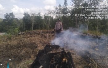 Cegah Karhutla Meluas, Polsek Menukung Turun Langsung Cek Dua Titik Hotspot di Melawi