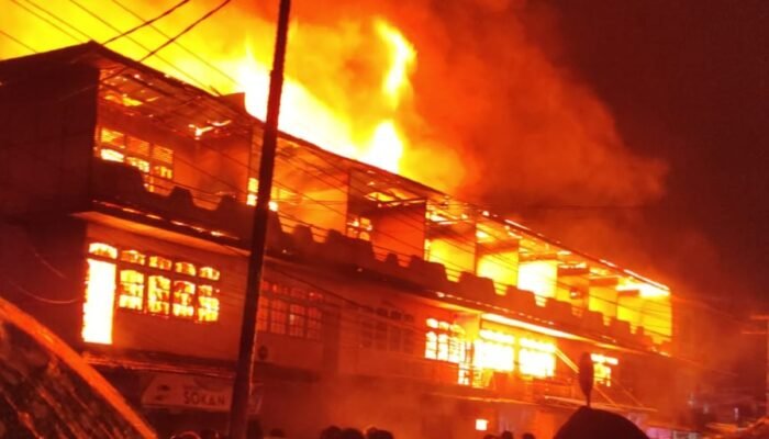 Kebakaran Hanguskan 16 Unit Ruko di Jalan Juang Nanga Pinoh