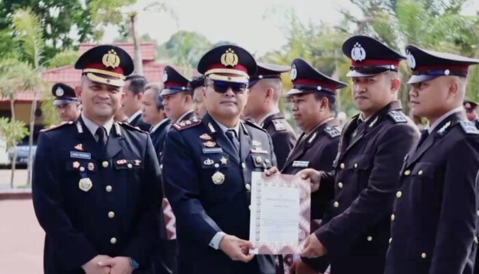 Kapolres Melawi Berikan Penghargaan kepada 15 Personel Berprestasi atas Dedikasi dan Pengabdian kepada Masyarakat