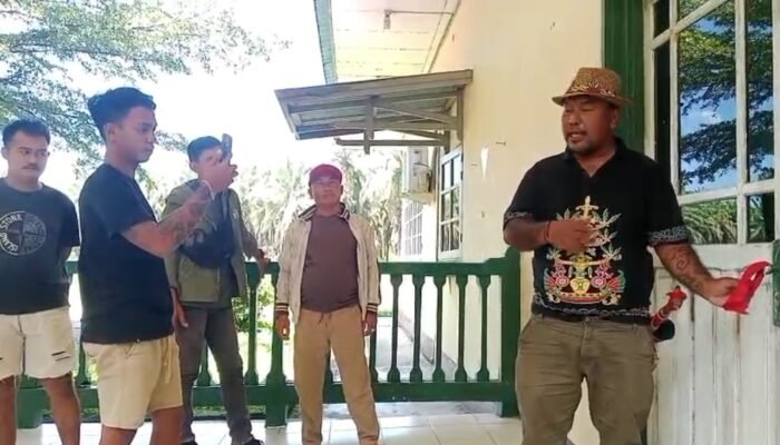 Kontraktor Segel Kantor SDK 1 PT. Agro Layman Batu Buil, Tuntut Pembayaran Tertunggak 9 Bulan. Ancam Tutup Pabrik Jika Tak Ada Penyelesaian