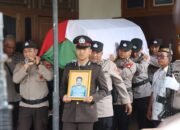 Bentuk Penghormatan atas Dedikasi, Polres Melawi Gelar Upacara Pemakaman Kedinasan untuk Aiptu Muhammad Tabrani Lumban Tobing