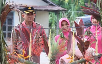 Disambut Prosesi Adat dan Pedang Pora, AKBP Askhabul Kahfi Resmi Memulai Tugas Sebagai Kapolres Melawi