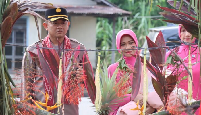 Disambut Prosesi Adat dan Pedang Pora, AKBP Askhabul Kahfi Resmi Memulai Tugas Sebagai Kapolres Melawi