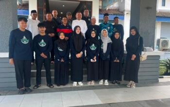 Target Tembus 7 Besar, Bupati Dadi Sunarya Lepas Kafilah MTQ Melawi Menuju Kayong Utara
