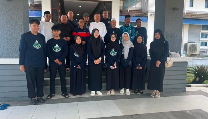 Target Tembus 7 Besar, Bupati Dadi Sunarya Lepas Kafilah MTQ Melawi Menuju Kayong Utara