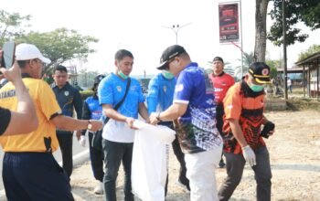 Jelang HUT ke-81 RI, Bupati Melawi Ajak Masyarakat Bangkitkan Semangat Gotong Royong