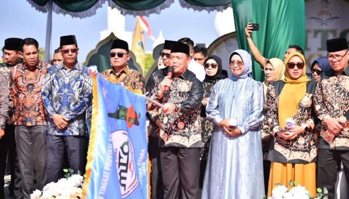 Bupati dan Wakil Bupati Melawi Hadiri Pawai Ta’aruf MTQ XXXIV Kalimantan Barat, Tampilkan Mobil Hias Bernuansa Masjid Agung Kota Juang