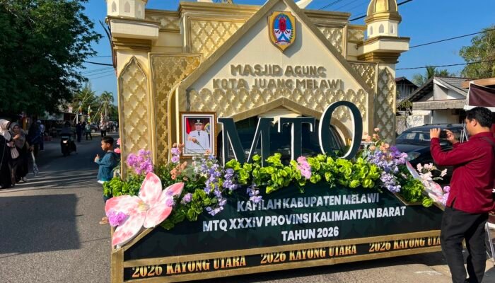 Mobil Hias Melawi Curi Perhatian di Pawai MTQ Kalbar XXXIV, Angkat Ikon Masjid Agung Juang