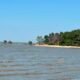 Lepas Penat Sebelum Penutupan, Kafilah Melawi Nikmati Keindahan Pantai Pulau Mayang