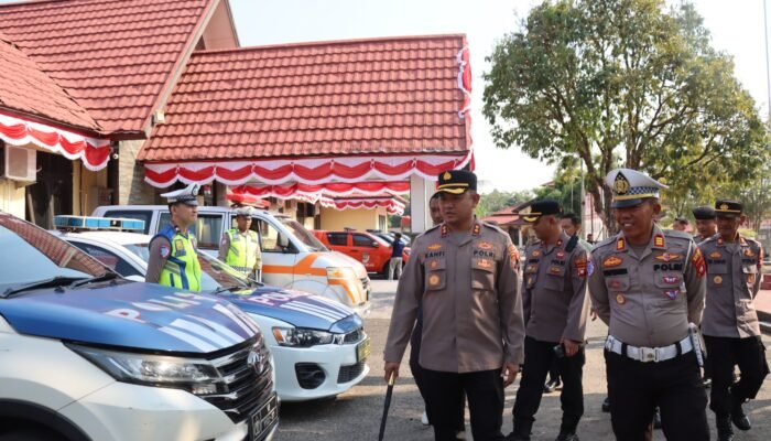 Kapolres Melawi Periksa Kendaraan Dinas, Pastikan Kesiapan Hadapi Karhutla