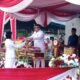 Penuh Khidmat! Bupati Melawi Pimpin Penurunan Bendera Merah Putih HUT ke-81 RI