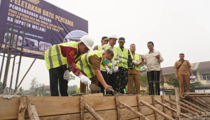 Bupati Melawi Letakkan Batu Pertama Pembangunan Gedung PLHUT, Perkuat Layanan Haji dan Umrah