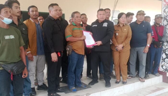 Ketua DPRD Melawi Kawal Tuntutan Warga Tekaban, PT SDK 1 Diminta Segera Bayar Gaji PHL