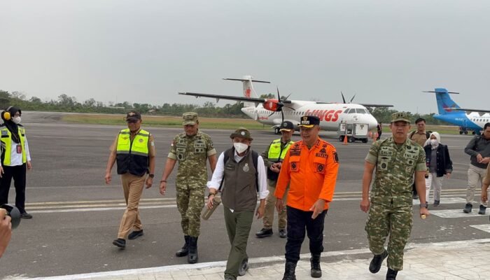 Danrem 121/Abw Dampingi Kunjungan Menhut RI Pantau Penanganan Karhutla di Ketapang