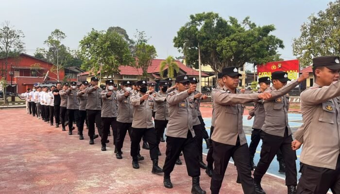 Usai Apel Pagi, Personel Polres Melawi Digembleng Latihan PBB