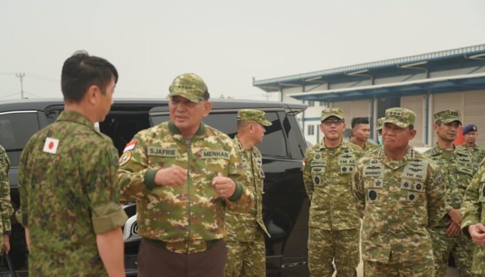 Tiga Chinook Jepang Hadir di Mempawah, Danrem 121/Abw Dampingi Pangdam Sambut Menhan RI