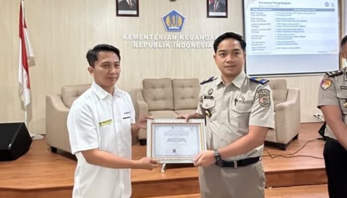 Kantah Melawi Raih Penghargaan Transaksi CMS Tertinggi di Lingkup KPPN Sintang