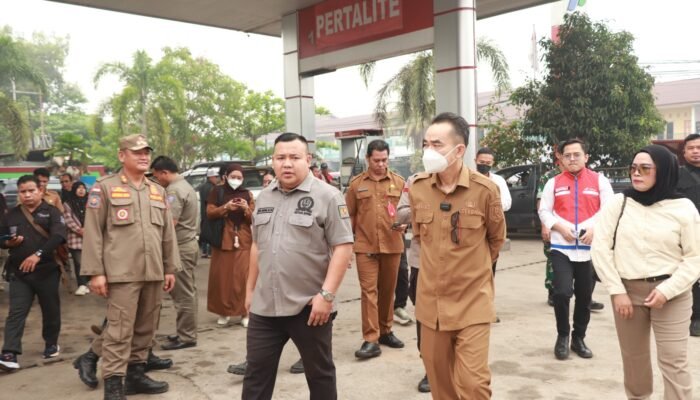 Tinjau Tiga SPBU, DPRD dan Forkopimda Melawi Kawal Penyaluran BBM Subsidi