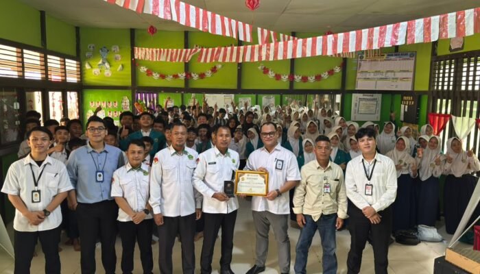 KAP Law Firm Edukasi Pelajar di Tanah Pinoh, Dorong Madrasah Bebas Perundungan