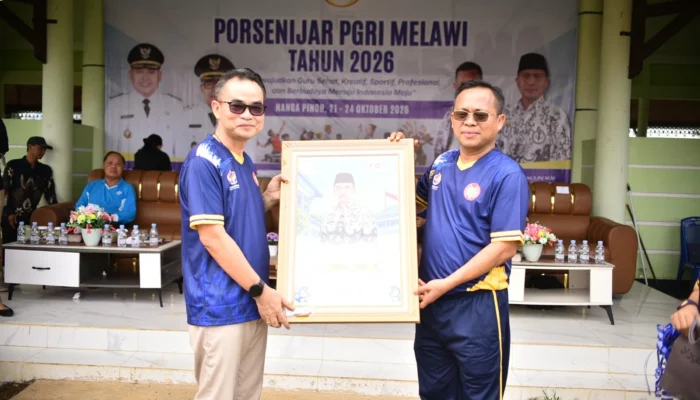 PGRI Melawi Apresiasi Pengabdian Sekda Paulus di Bidang Pendidikan