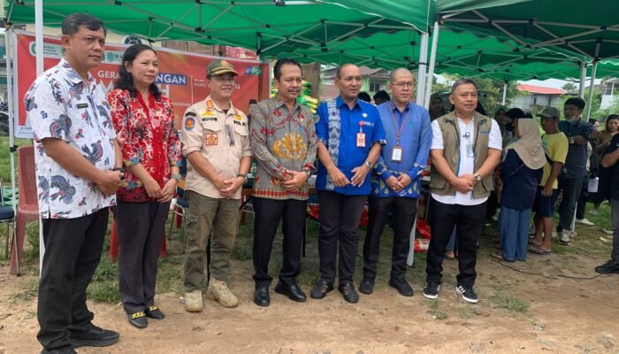 DKPP Melawi Gelar Gerakan Pangan Murah, Ratusan Warga Antusias Berburu Sembako Terjangkau